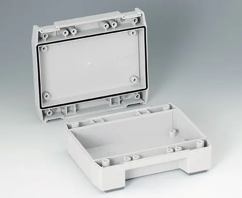 With pre-fitted seal in the top part